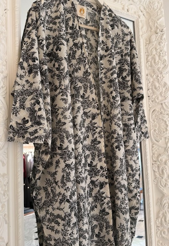 Monochrome Toile Abaya